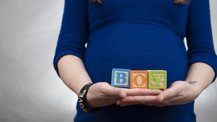 Benarkan Mata Minus Tak Bisa Melahirkan Normal?