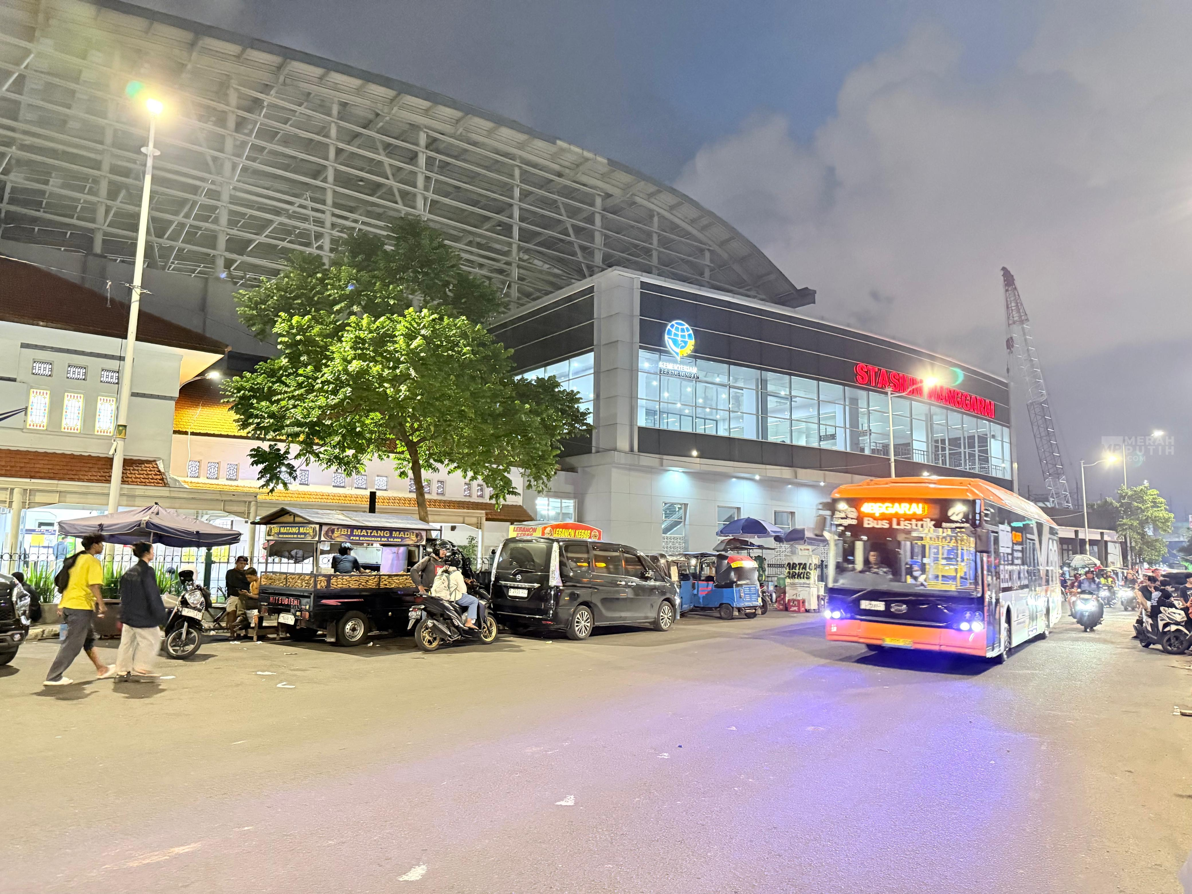 Stasiun Manggarai makin Padat: 162 Ribu Pergerakan, LRT Segera Jadi Pilihan Terbaru