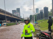 Banjir Genangi Ruas Jalan TB Simatupang, Arus Lalu Lintas Lumpuh