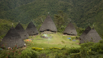 Perjalanan ke Desa Adat Wae Rebo