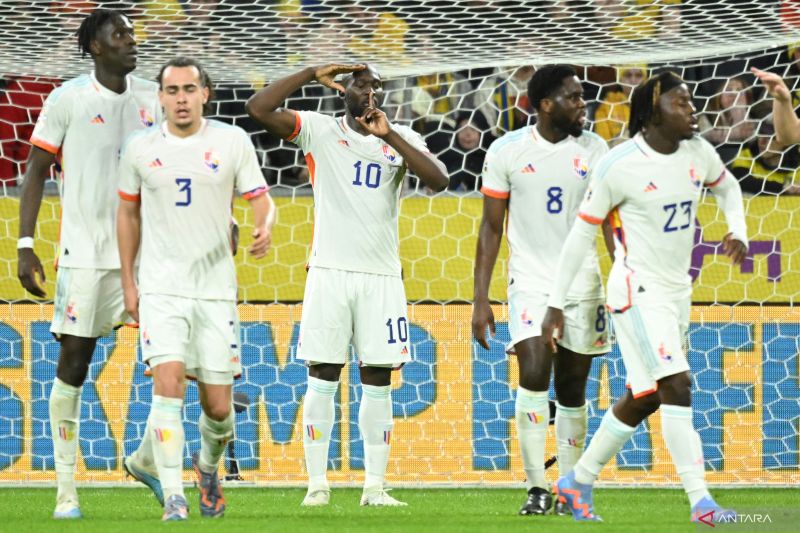 Romelu Lukaku (tengah) melakukan selebrasi setelah mencetak gol ketiga timnas Belgia dalam pertandingan Grup F Kualifikasi Piala Eropa 2024 di Friends Arena, Solna, Swedia pada 25 Maret 2023. ANTARA/AFP/JONATHAN NACKSTRAND