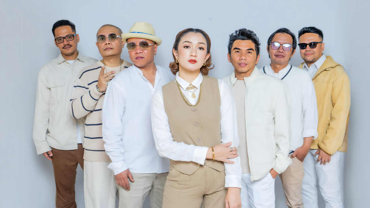 'Madly in Love': T-Five dan Melly Mono Rayakan Cinta Sejati dalam Lagu Pernikahan