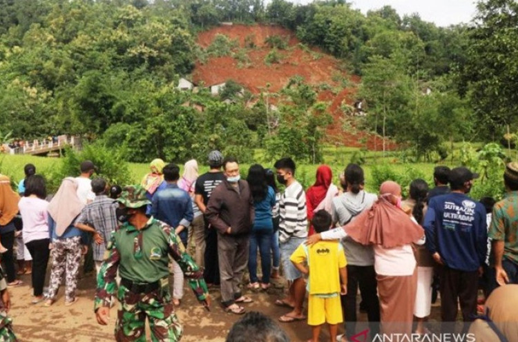 SAR Evakuasi 26 Korban Tertimbun Longsor Nganjuk, 10 Masih Hilang