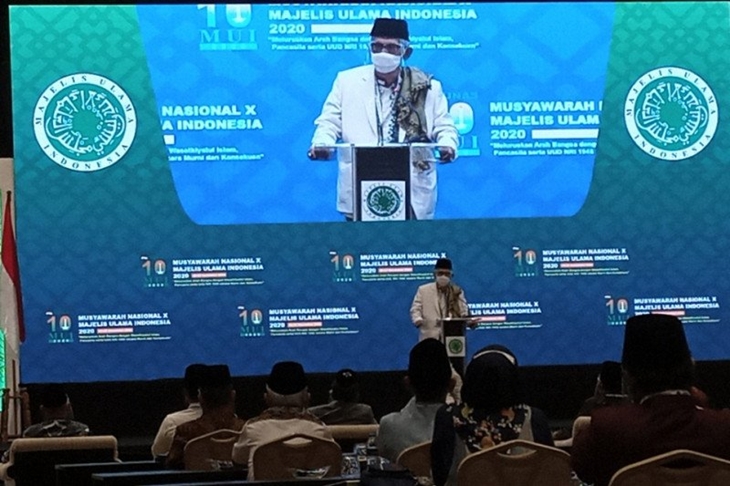 Ketua Umum Majelis Ulama Indonesia periode 2020-2025, KH Miftachul Akhyar, saat memberi sambutan pertamanya sebagai pimpinan tertinggi MUI dalam Musyawarah Nasional MUI ke-10 di Jakarta, Jumat (27/11/2020). (ANTARA/Arief Mujayatno)