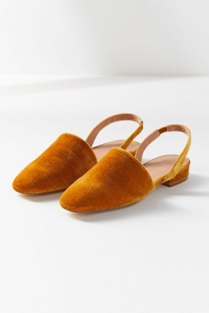Sepatu Oranye