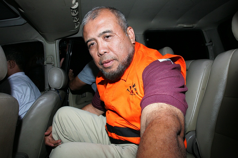 Patrialis Akbar dalam Mobil Tahanan KPK