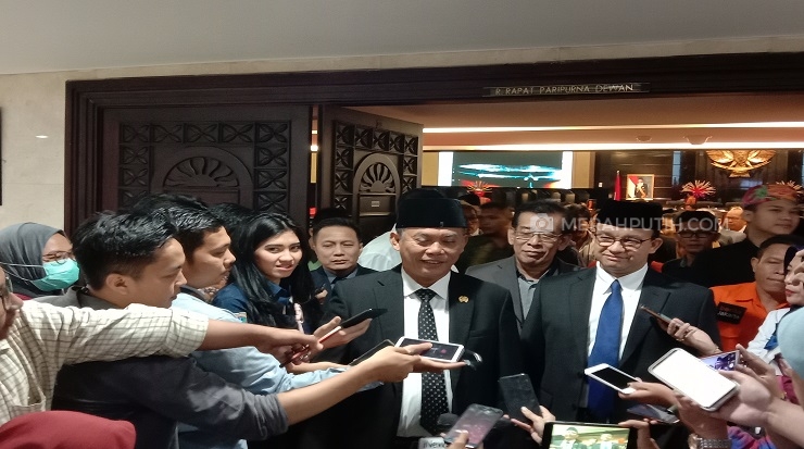 Anies Rencanakan ASN Pemprov DKI Pakai Kostum Persija