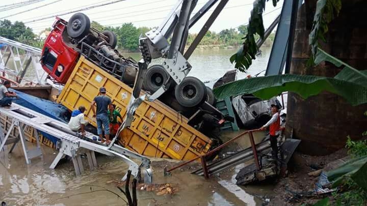 Jembatan Widang Putus Terbelah, Ini Videonya!