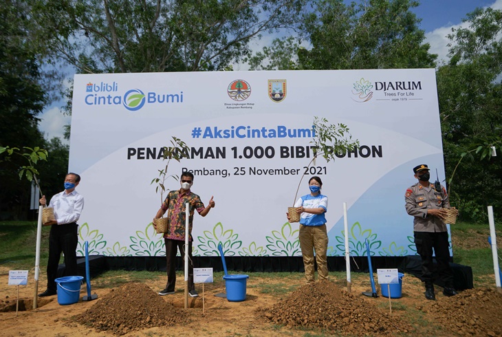 Lestarikan Lingkungan dengan Menanam 1.000 Bibit Pohon