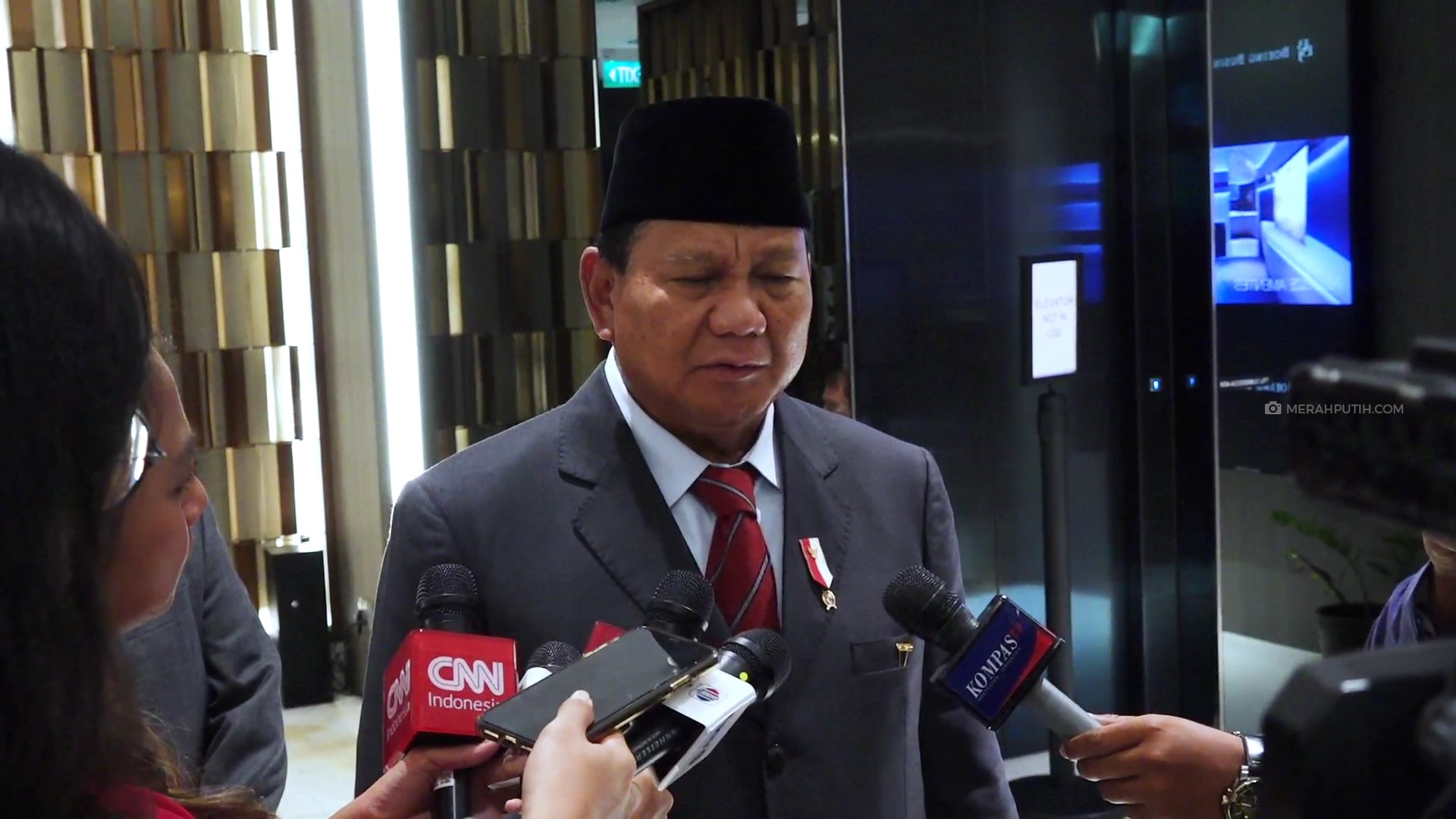 Prabowo Jenguk Luhut di Singapura: Alhamdulillah Sudah Pulih