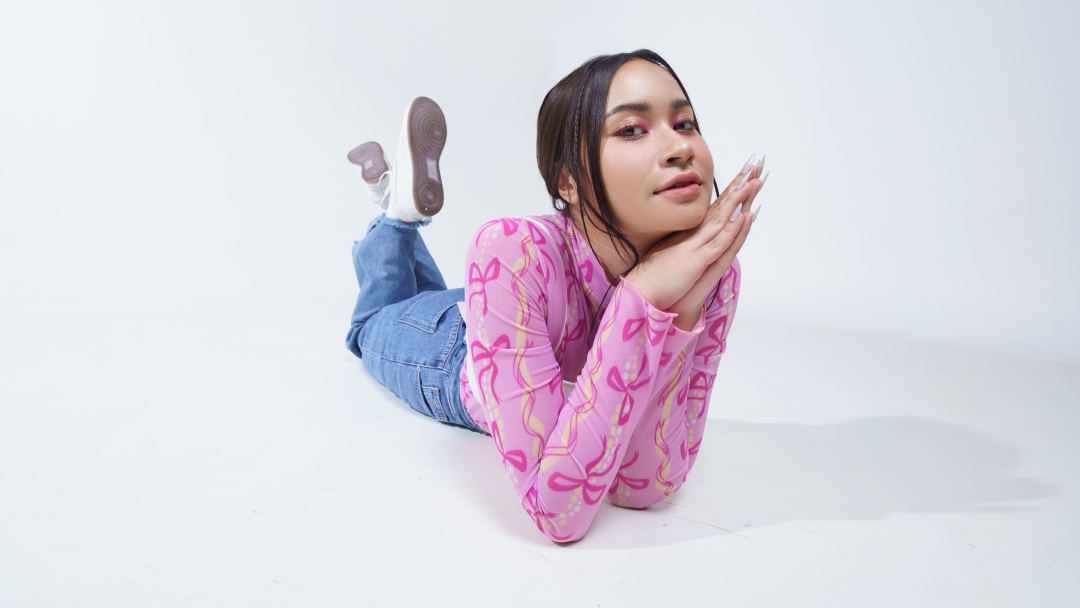 Satine Zaneta Nyanyikan Indahnya Jatuh Cinta di Single 'Selamanya'