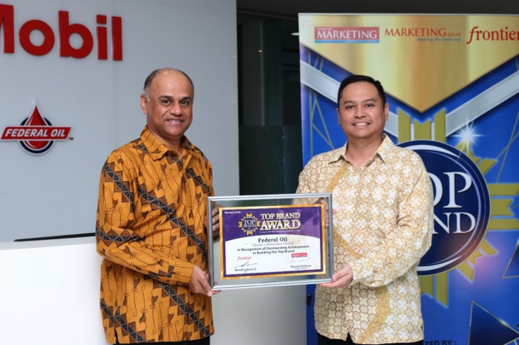 Federal Oil Raih Penghargaan Top Brand Award 2022