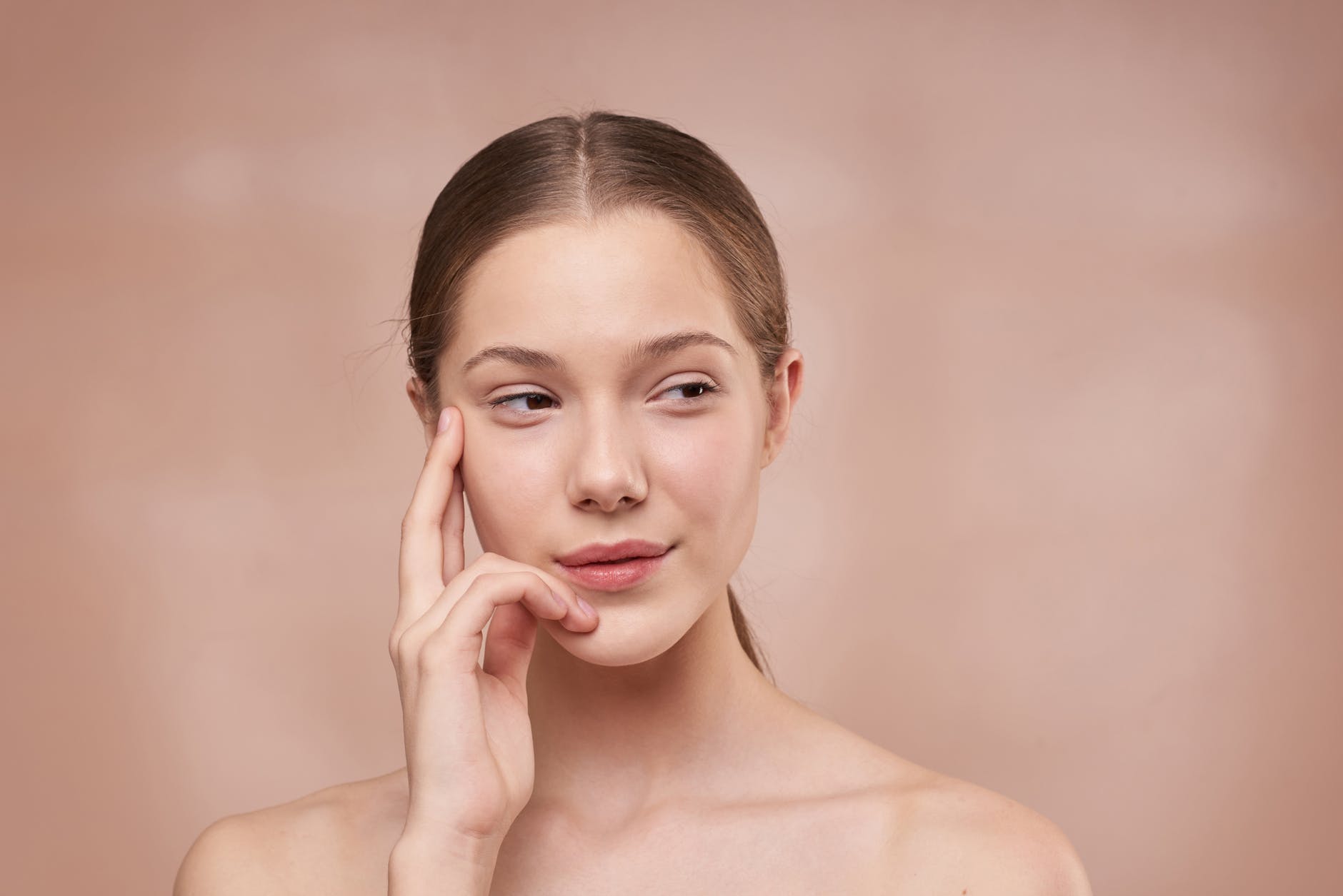 Bahan skincare yang perlu dihindari bagi pemilik kulit keing (Foto: Pexels/Shiny Diamond)