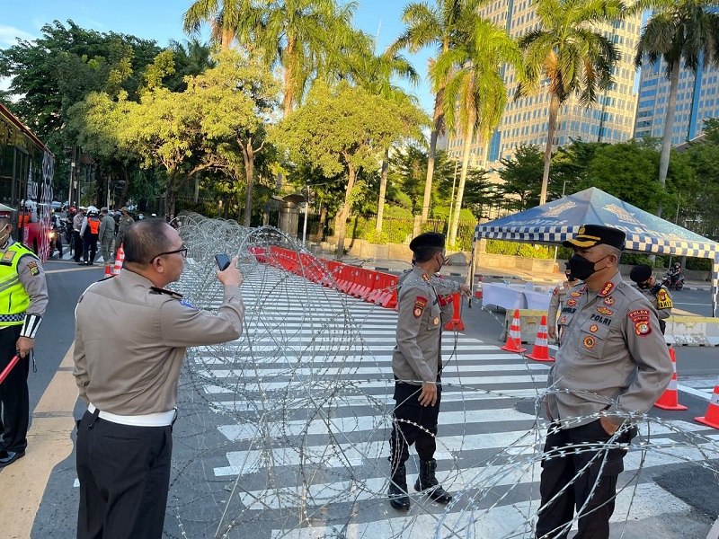 Ada Barikade Halau Peserta Reuni 212, Karyawan di Kawasan Monas Wajib Tunjukkan ID