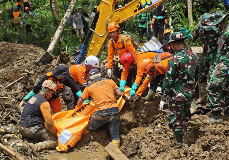 Bencana Longsor di Banjarnegara, 10 Tewas dan Belasan Lainnya masih Hilang, Ratusan Pengungsi Butuh Pertolongan
