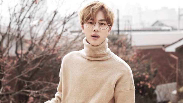 Jin telah membuktikan kemampaun aktingnya melalui beberapa proyek BTS. (Foto: HYBE Labels)