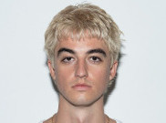 Elijah Woods Rindukan Masa Kecil dalam Lagu '2 thousand 10'