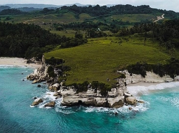 Pantai Watubela, Sepotong Surga di Sumba Barat - MerahPutih
