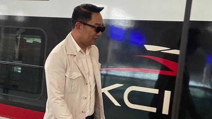 Ridwan Kamil Naik Whoosh dari Jakarta untuk Nyoblos di Bandung