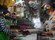 Polisi Soroti Pemakaian Masker Pedagang Pasar yang Kerap Salahi Aturan