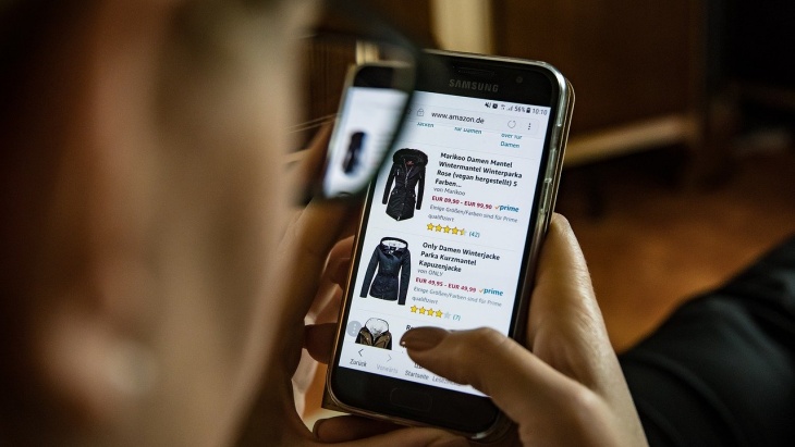 New Normal, Outfit Perempuan Paling Banyak Diminati di Situs E-Commerce