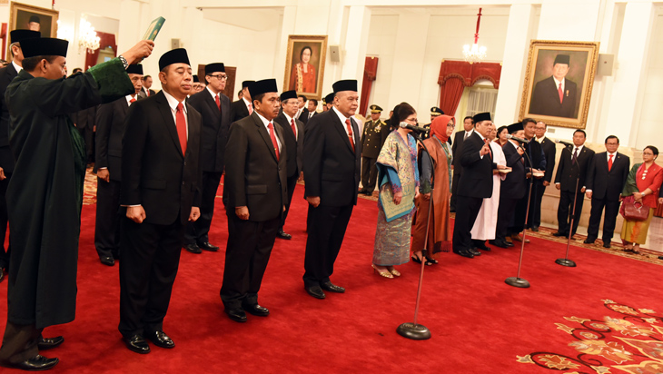 Presiden Jokowi Lantik 17 Duta Besar, Ada Muliaman Hadad dan Todung Mulya Lubis