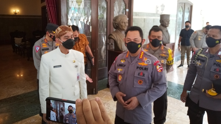Nostalgia dan Tinjau Vaksinasi di Solo, Kapolri Sebut Ekonomi Bisa Segera Pulih
