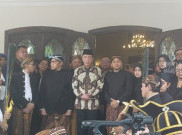 Jokowi Melepas Jenazah PB XIII di Loji Gandrung, Diberangkatkan ke Makam Raja Imogiri