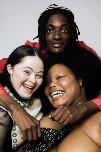 Ellie Goldstein menjadi model kampanye kecantikan Gucci Beauty (Foto: Vogue Italia/David PD Hyde)