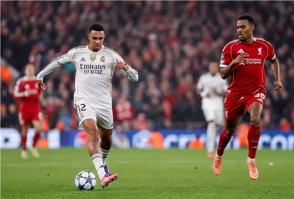 Trent Alexander-Arnold disoraki pendukung Liverpool
