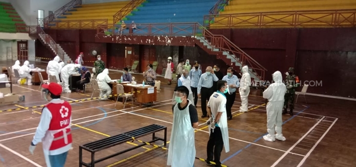 Pemerintah daerah melakukan rapid test untuk karyawan Indogrosir, Kabupaten Sleman. (Foto: MP/Teresa Ika)