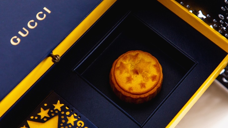 Nyemil ala Sultan dengan Kue Bulan Brand Mewah Ini