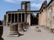 Turis ini Merasa Dikutuk Selama 15 Tahun karena Mencuri Artefak Pompeii