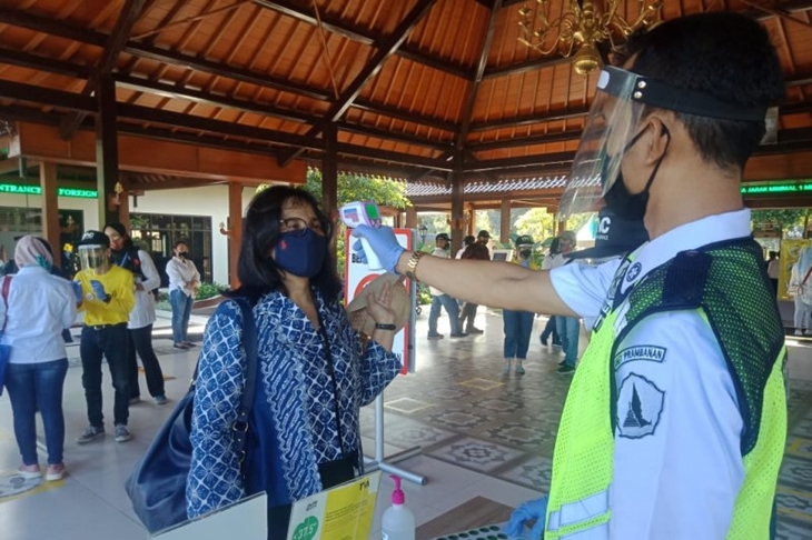 PT TWC Borobudur Prambanan & Ratu Boko melakukan simulasi penerapan protokol kesehatan menuju new normal pariwisata. Foto Antara Victorianus Sat Pranyoto