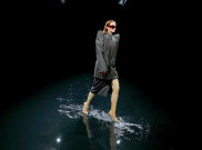 Balenciaga Tampil 'Beda' di Paris Fashion Week 2020