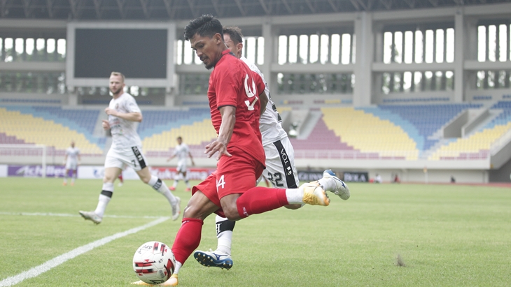  Persis Solo Vs Bali United dalam uji coba di Stadion Manahan Solo (MP/Official Persis Solo)