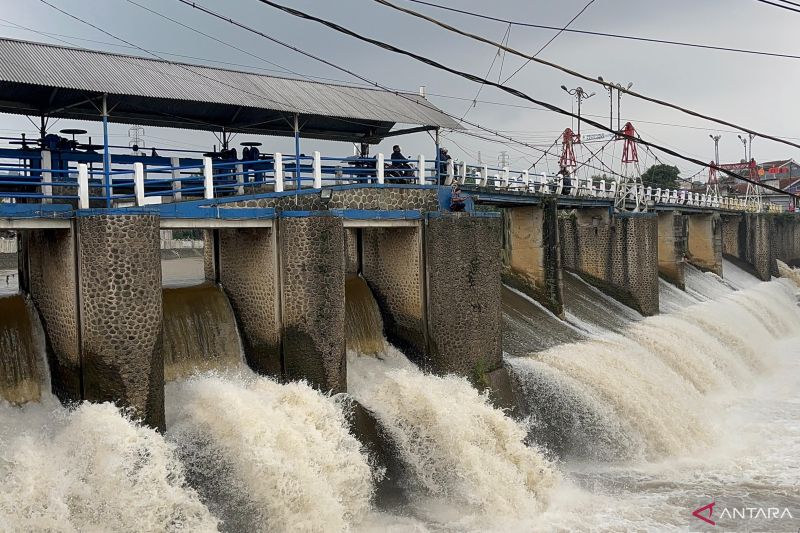 Hujan Intensitas Tinggi Buat Bendung Katulampa Siaga 2, Warga Dekat Aliran Sungai Diminta Waspada
