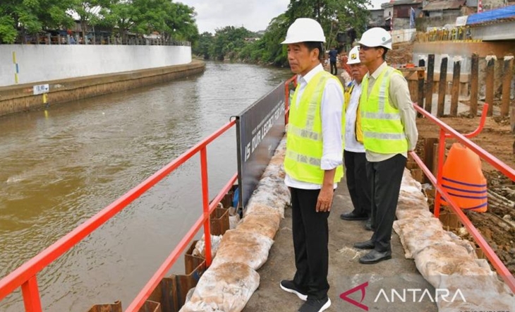 Jokowi Optimistis Sodetan Ciliwung Selesai pada April