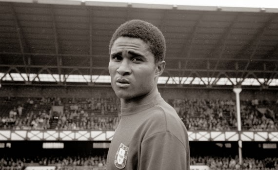 9 Legenda Sepakbola yang Tidak Pernah Angkat Trofi Piala Dunia