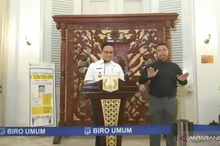 Gubernur DKI Jakarta Anies Baswesan menggelar konferensi pers di Balai Kota DKI Jakarta, Kamis (9/4/2020). (ANTARA/HO-Laman Youtube Pemprov DKI Jakarta)