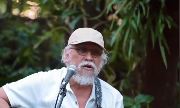 Nak – Iwan Fals: Lagu Klasik yang Kembali Menyentuh Hati Anak Zaman Now