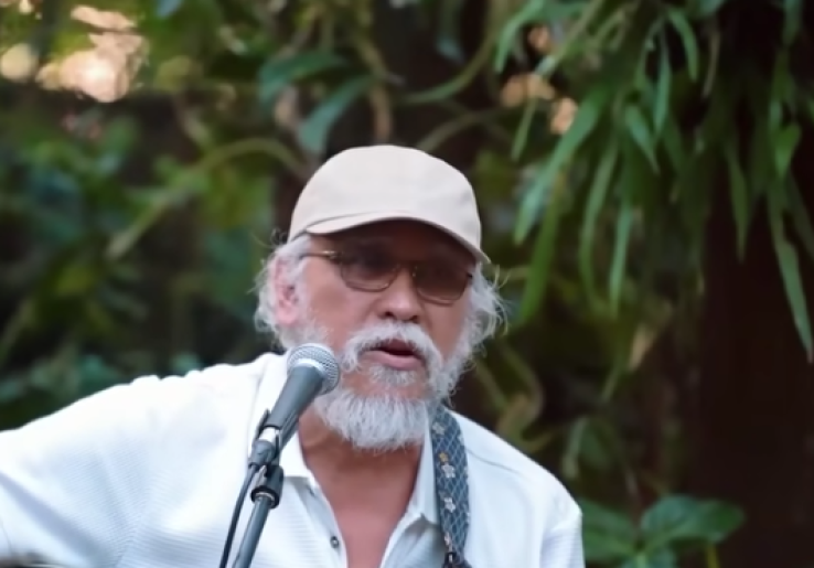 Nak – Iwan Fals: Lagu Klasik yang Kembali Menyentuh Hati Anak Zaman Now