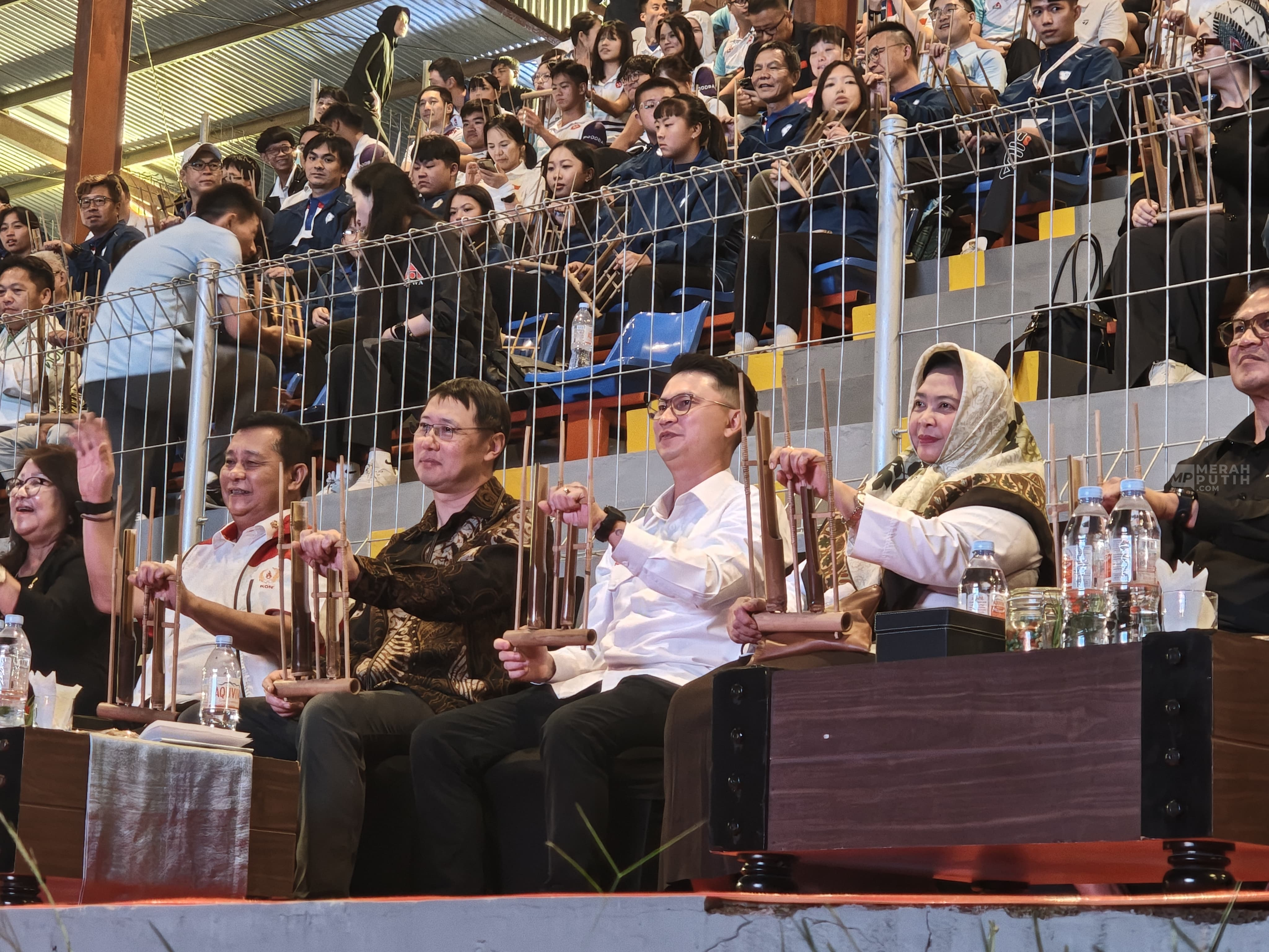 Atlet Mancanegara Antusias Mainkan Angklung di Upacara Pembukaan Asian Cup Woodball Championship 2025 di JSI Resort