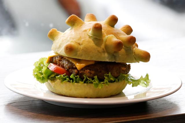 Berani Coba Coronaburger Kreasi Koki Asal Vietnam?