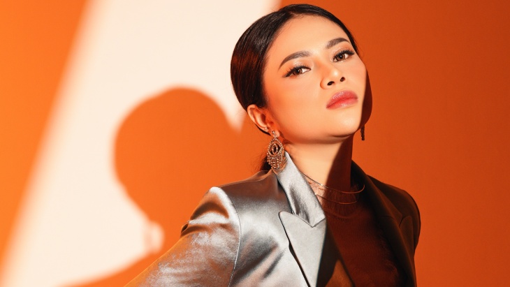 Delladevina Perkenalkan Diri Kembali dengan Trilogi Single