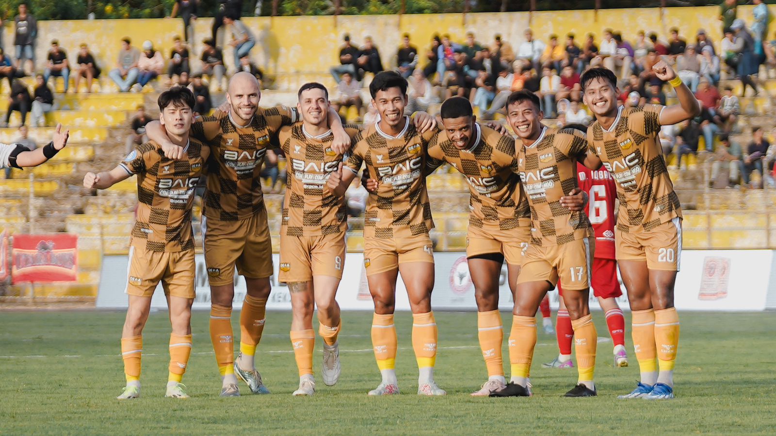 Dewa United FC Gulung Semen Padang 8-1, Jan Olde Enggan Berpuas Diri