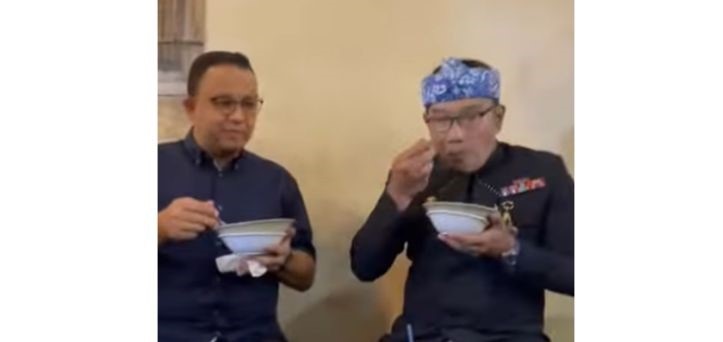 Mesra Anies-RK Makan Bubur Diaduk Biar Rasa Merata