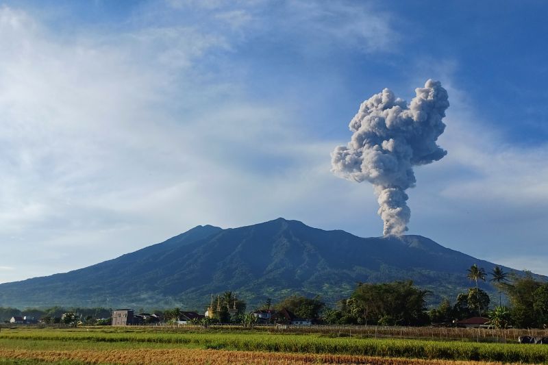 Dentuman Erupsi Gunung Marapi Terasa Hingga Bukittinggi, Kaca-Kaca Rumah Sampai Bergetar