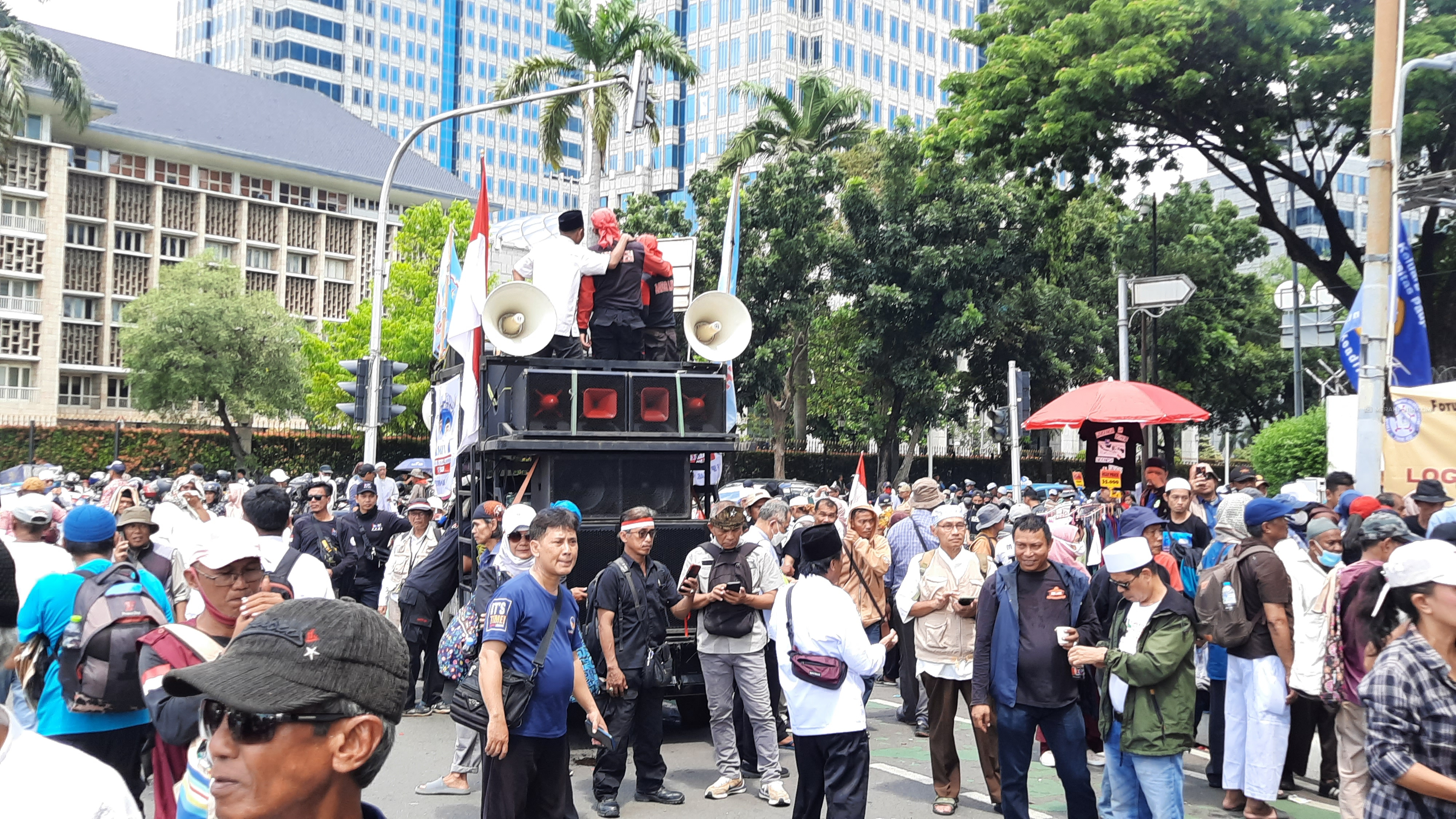 Mobil Komando Disulap Jadi Siaran Langsung Putusan MK 