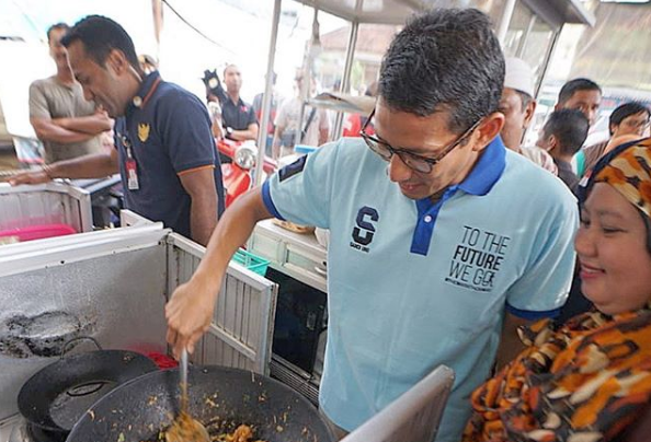 sandiaga masak nasi goreng